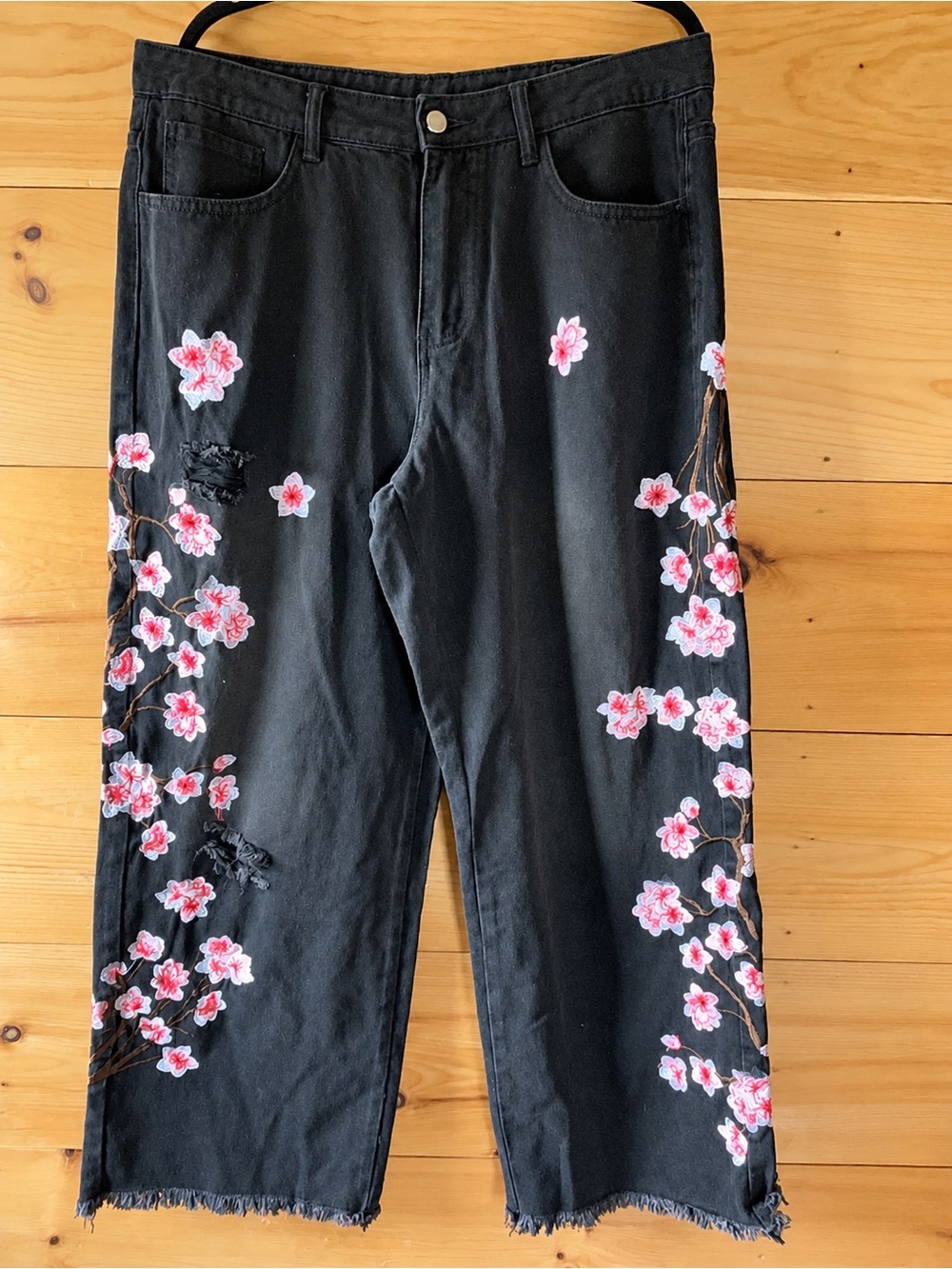 Black Womens Floral distressed Embroidered Wide-Leg Jeans large